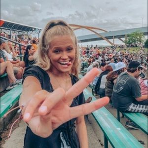 Meet your Posher, Alexis